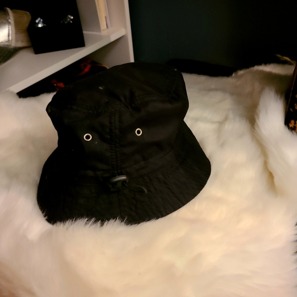 Armani exchange Pandora hat - Picture 2 of 3